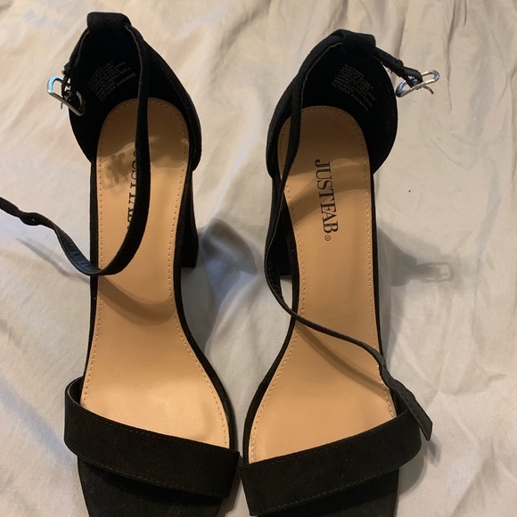 JustFab Shoes - 🔥🔥🔥NEW Makemba dress sandles with stylish heel